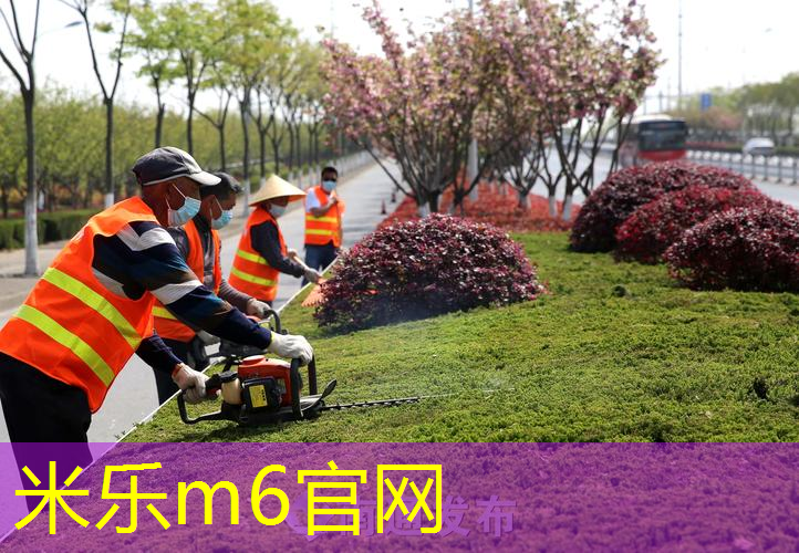 蒙面歌王用网球拍的歌手